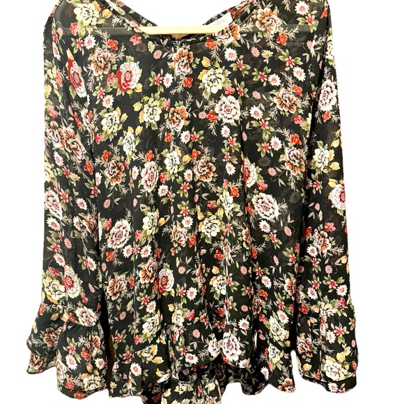 Umgee Tops - Umgee babydoll black floral top with ruffles size M